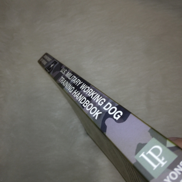 BOOK DOD U.S. Military Working Dog Training Handbook, VGUC - Picture 3 of 5